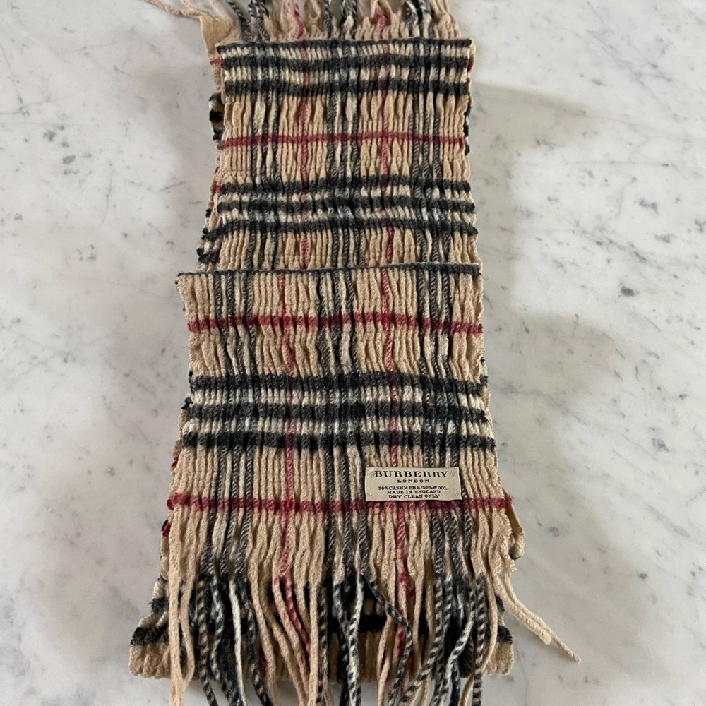 BURBERRY Authentic Check Scarf